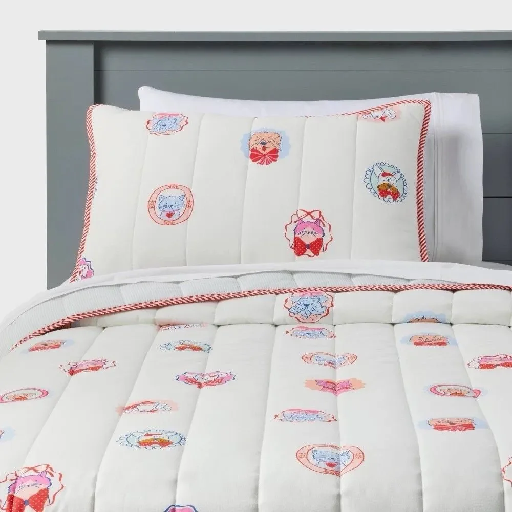 Pillowfort™ Full/Queen Patisserie Pet Shoppe Kids Quilt Set Cute Bedding